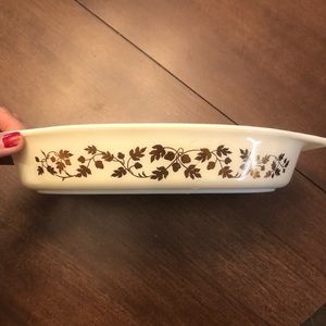 Pyrex Golden Acorn Divided Casserole Dish 1.5 Qt Beige Bronze Bakeware Oval
